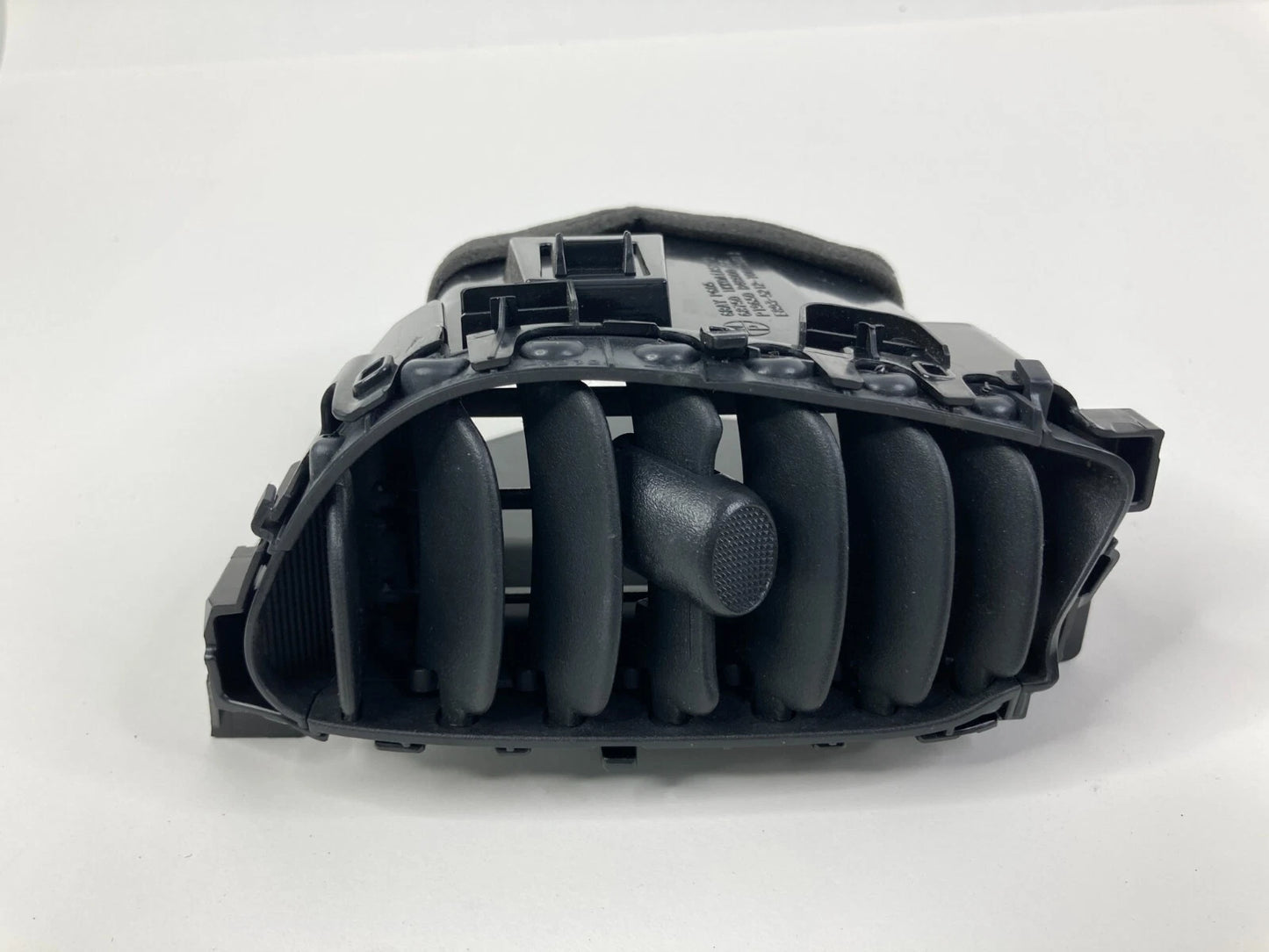 2011-2017 NISSAN JUKE DASH CENTER RIGHT INNER AIR VENT GRILLE 68750-1KK0A