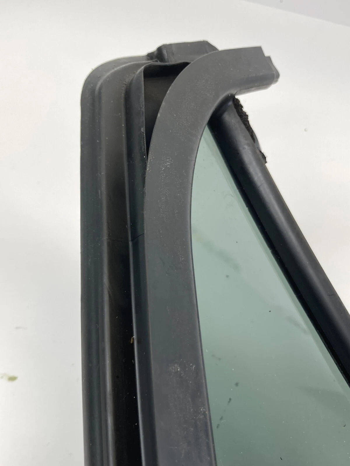 2007-2014 FORD EDGE REAR LEFT SIDE QUARTER VENT WINDOW GLASS 7T43-7825831-A OEM