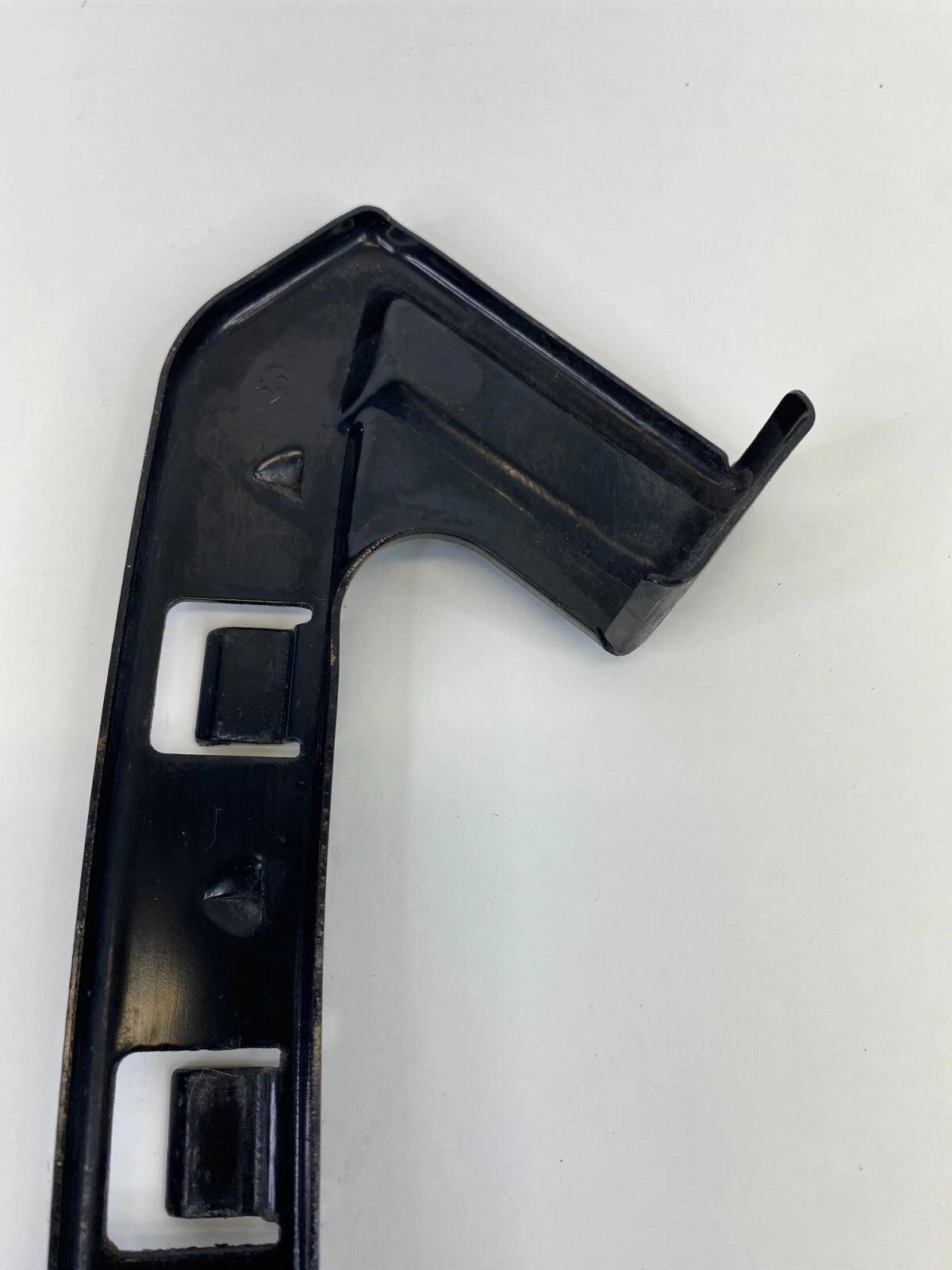 2014-2016 KIA FORTE FRONT RIGHT BUMPER RETAINER BRACKET MOUNT HOLDER OEM FACTORY
