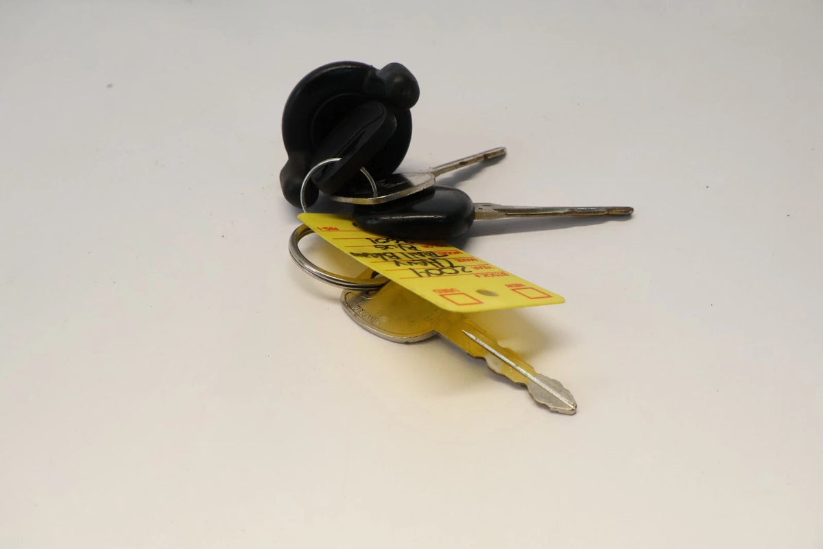 2002-2009 CHEVROLET TRAILBLAZER IGNITION SWITCH LOCK CYLINDER W/ KEY