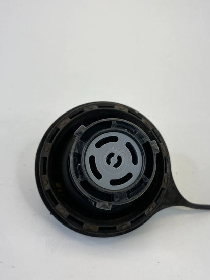 1998-2004 LINCOLN NAVIGATOR SUV FUEL FILLER TANK GAS LID COVER CAP ASSY XU5A-MB