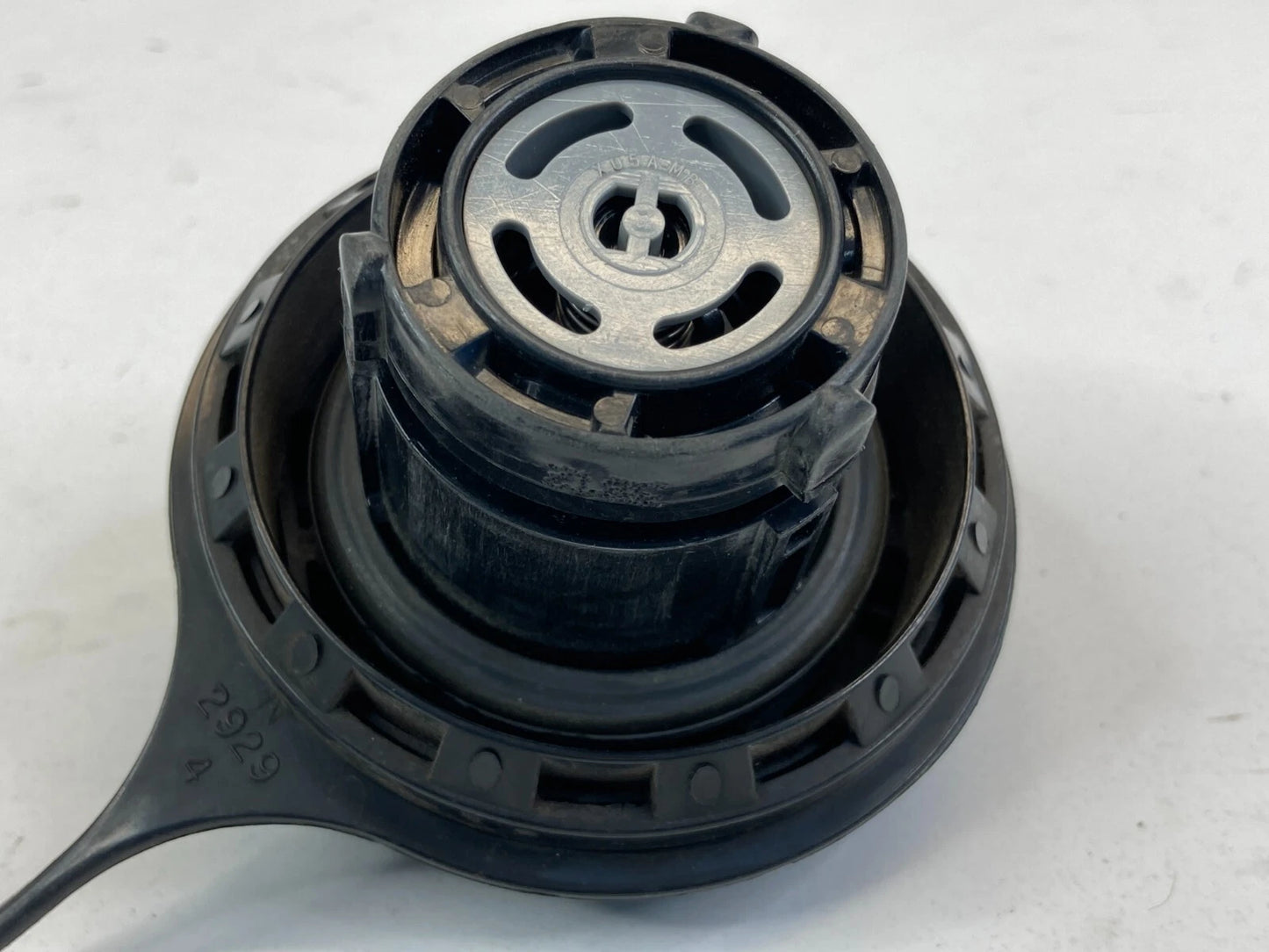 98-04 LINCOLN NAVIGATOR 97-04 FORD EXPEDITION FUEL FILLER TANK GAS LID COVER CAP