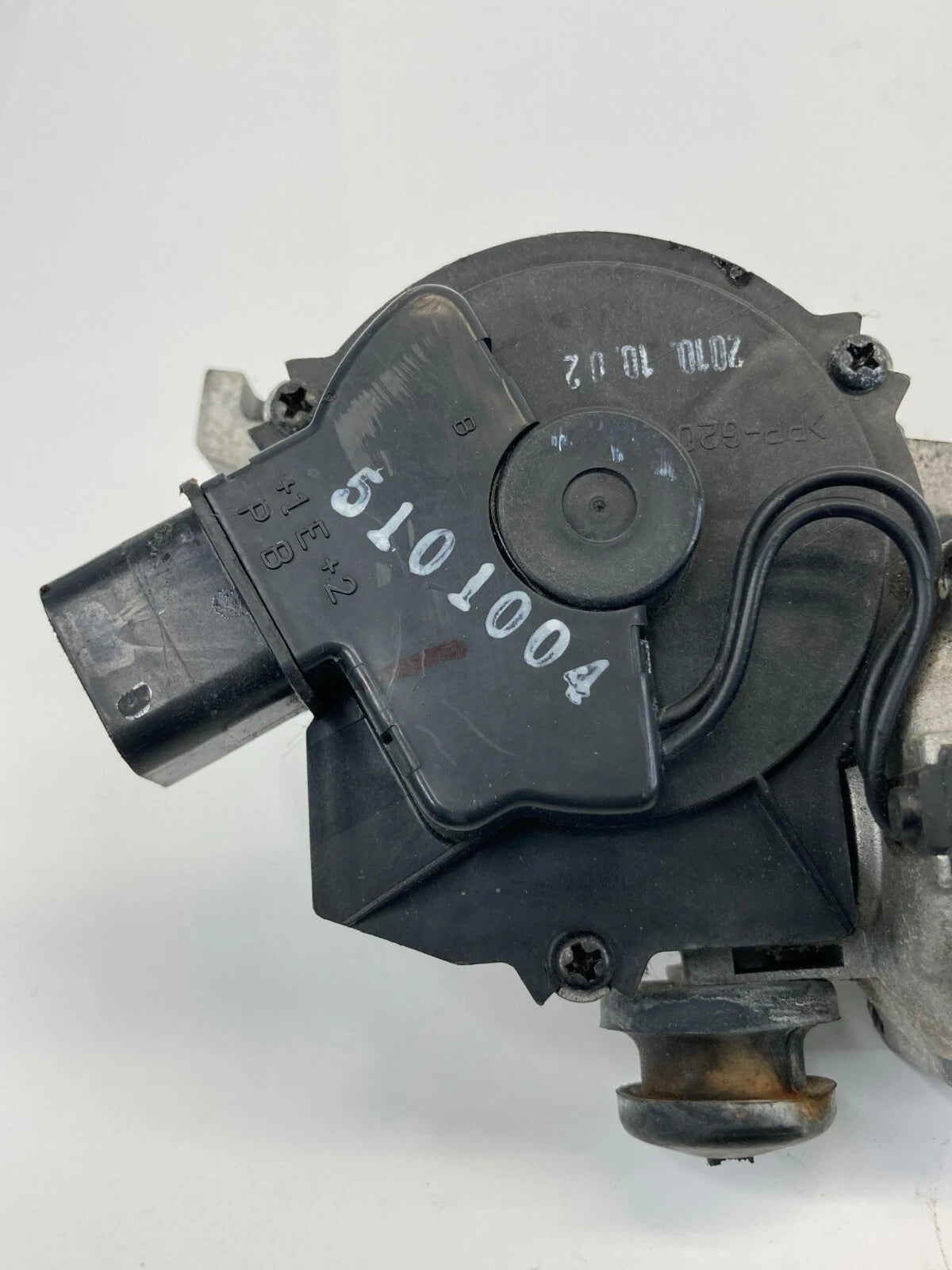 2010-2013 KIA FORTE SEDAN FRONT WINDSHIELD WIPER MOTOR ASSY 98110-1M000 OEM