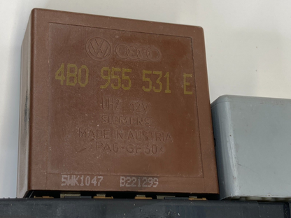 98 99 00 01 02 03 04 Audi A6 Quattro Fuse Box Relay Plate Control Unit OEM