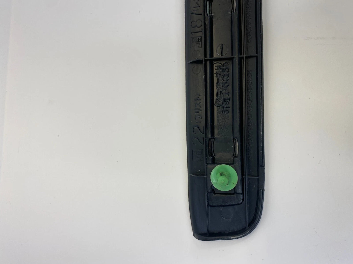 1998-2005 LEXUS GS300 FRONT RIGHT DOOR SILL SCUFF PLATE MOULDING TRIM 6791130090