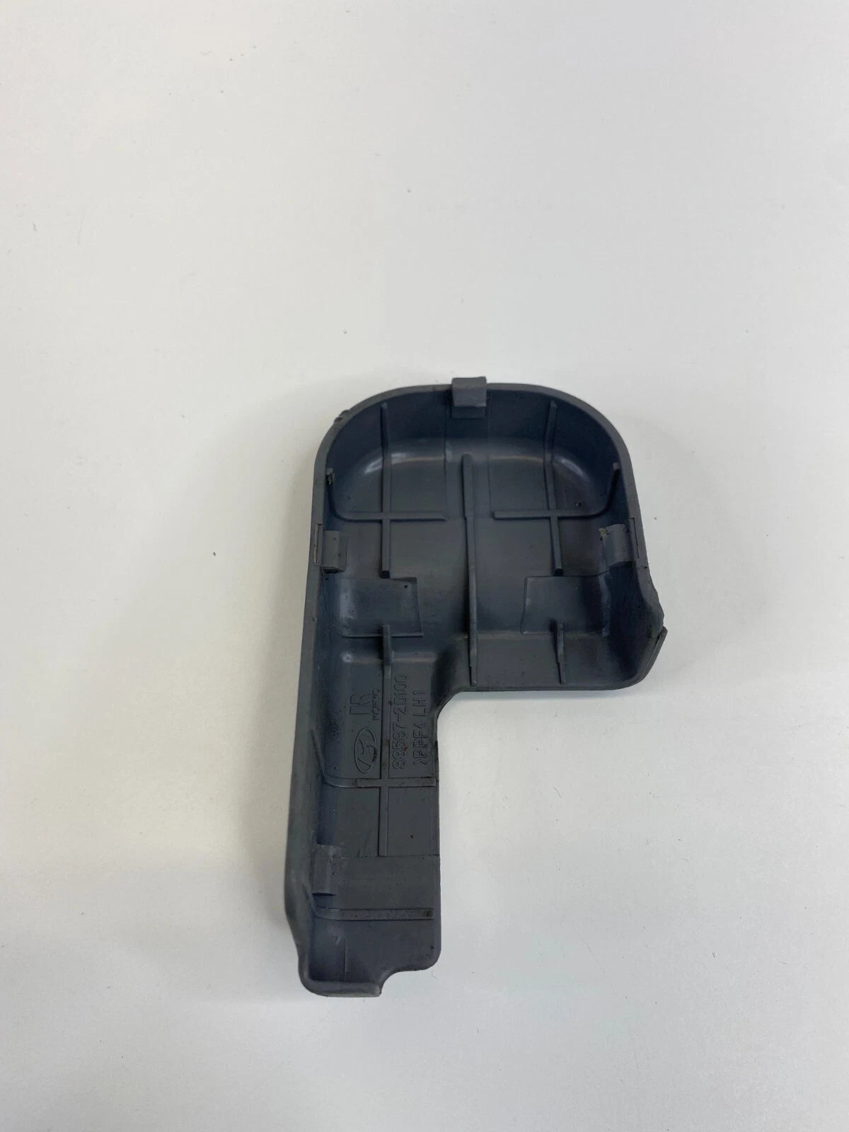 00-06 HYUNDAI ELANTRA FRONT SEAT TRACK REAR LEFT INNER COVER CAP 88567-2D100 OEM