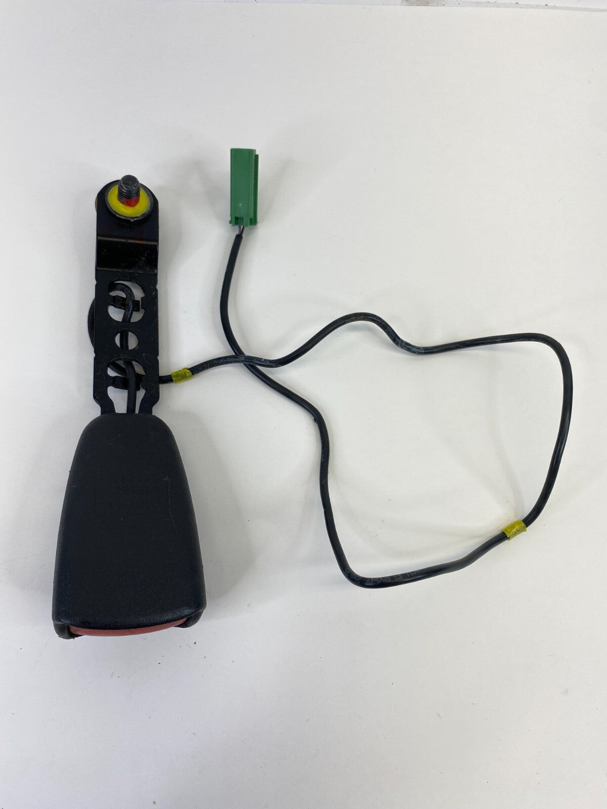 2000-2004 Volvo S40 Front Left Driver Side Seat Belt Buckle Reciver Assy OEM