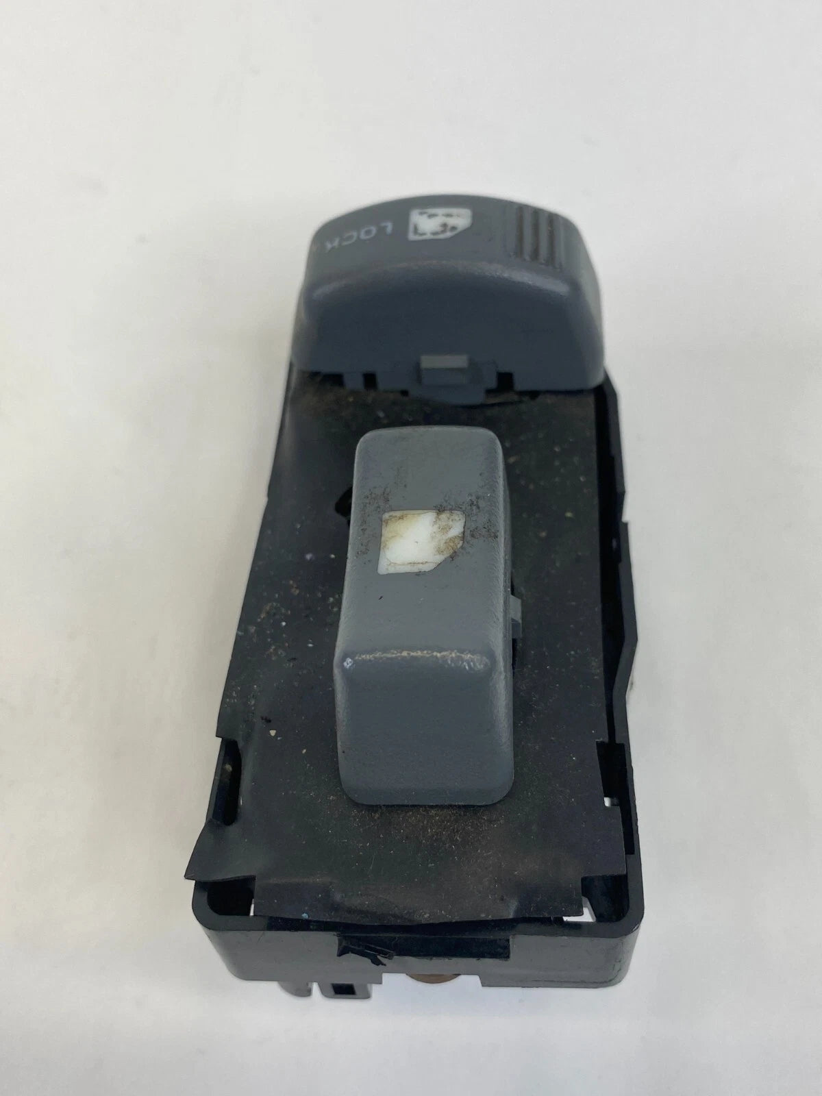 1995-2000 TAHOE YUKON FRONT RIGHT PASSENGER DOOR LOCK & WINDOW SWITCH J12M-8015