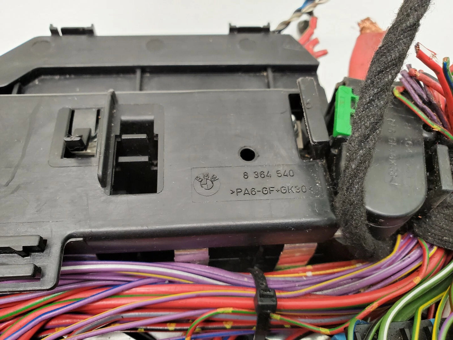 2001-2006 BMW 325CI RIGHT POWER DISTRIBUTION FUSE RELAY BOX PANEL 8364542 OEM