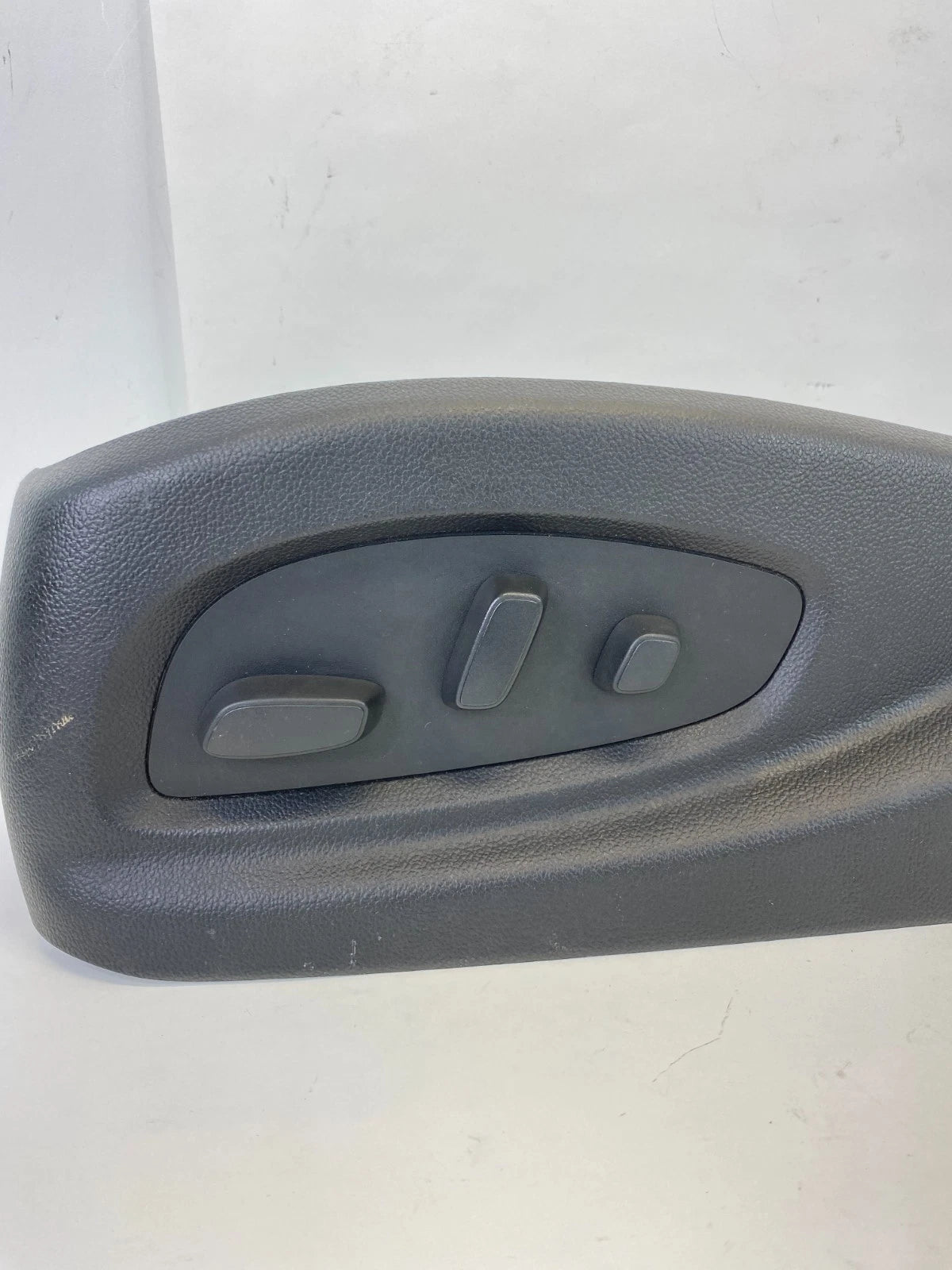 13-19 CADILLAC ATS FR LH DRIVER SEAT ADJUSTER BEZEL TRIM W/ SWITCH 22814179 OEM