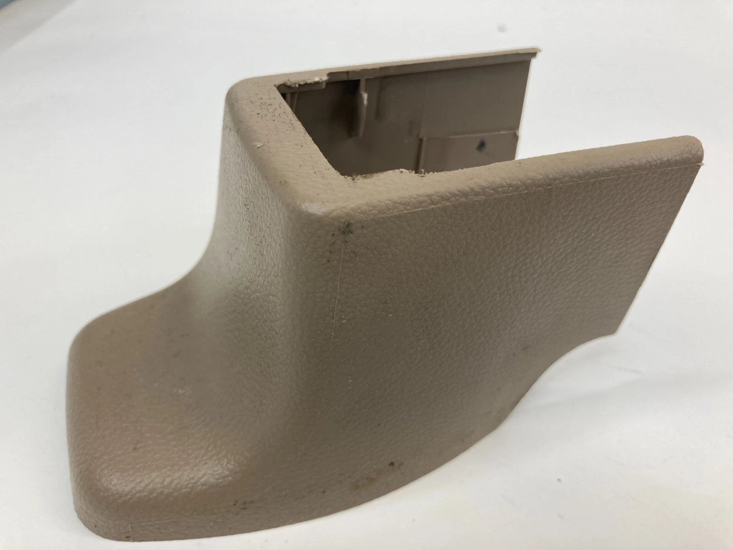 2008-2010 SATURN VUE 4-DR FRONT RIGHT SEAT TRACK END COVER TRIM CAP 96631140 OEM