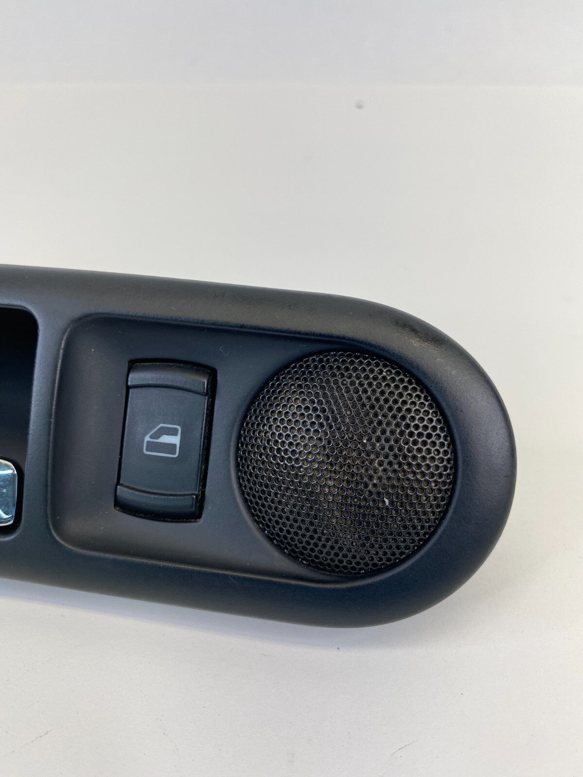 01-05 VW Passat Rear Left Interior Door Handle w Switch & Tweeter 3B0839113 OEM