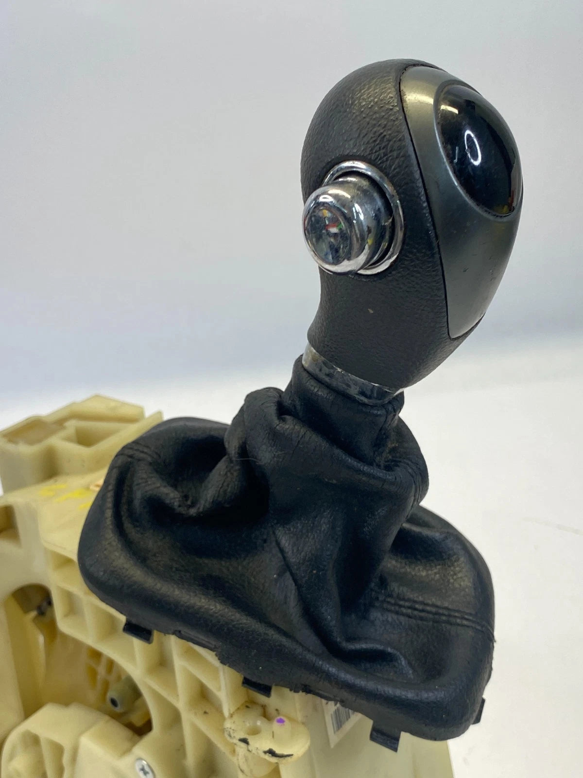 2011-2013 KIA FORTE AUTOMATIC TRANSMISSION GEAR SHIFTER GEAR SELECTOR & KNOB OEM
