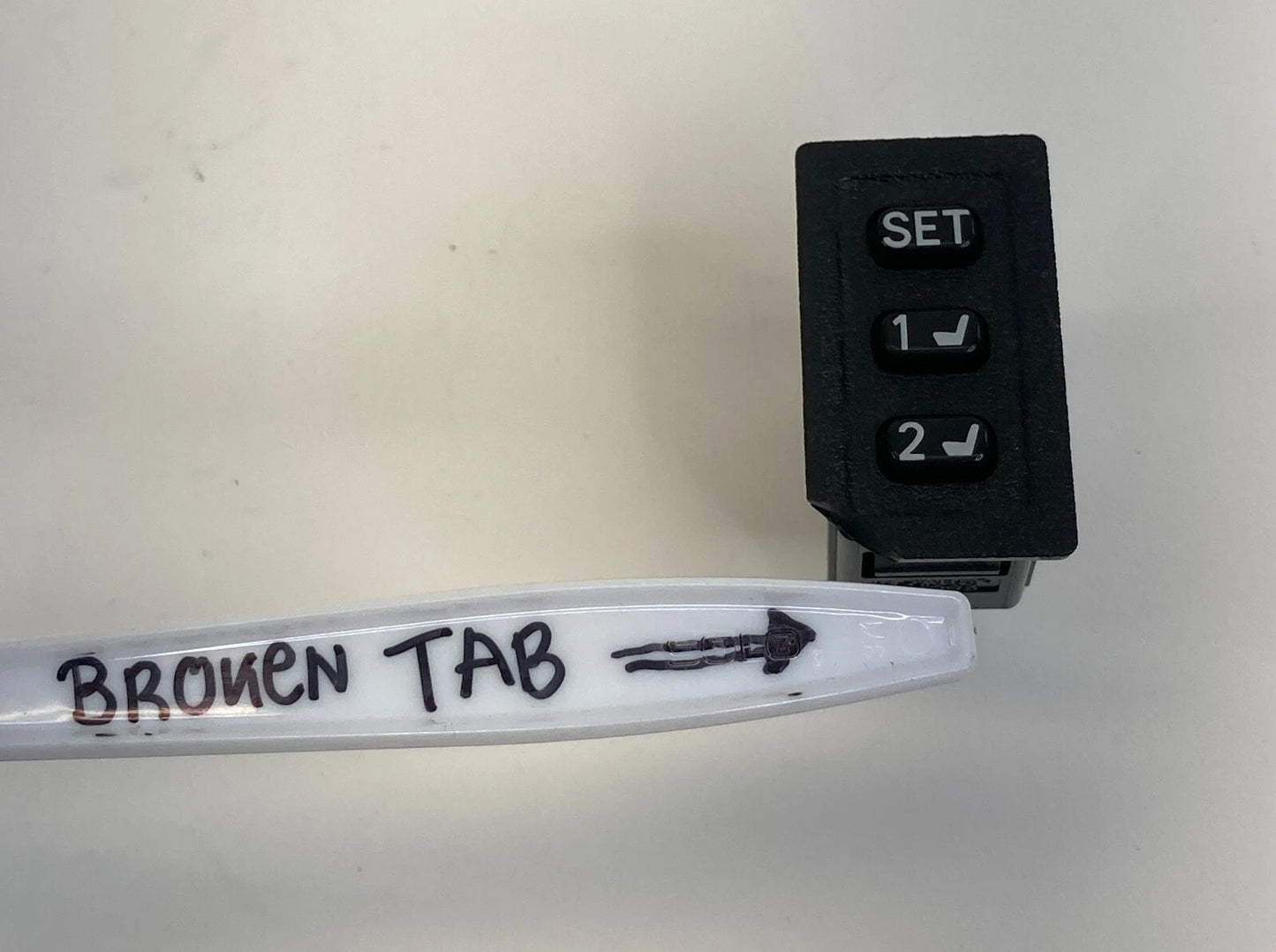 99 00 01 02 03 LEXUS RX300 DASH SIDE POWER MEMORY SEAT CONTROL SWITCH 156993 OEM