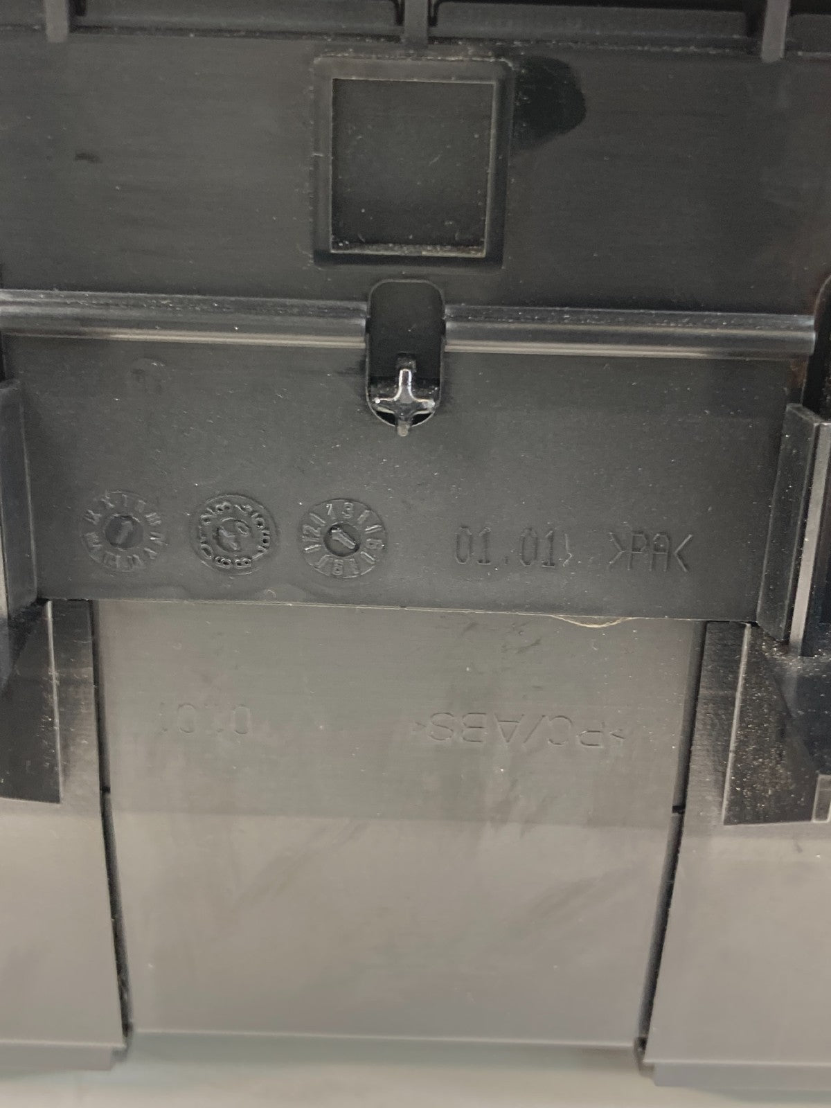 2006 Mercedes-Benz CLS500 Rear Center Console Storage Cupholder 219-680-07-50