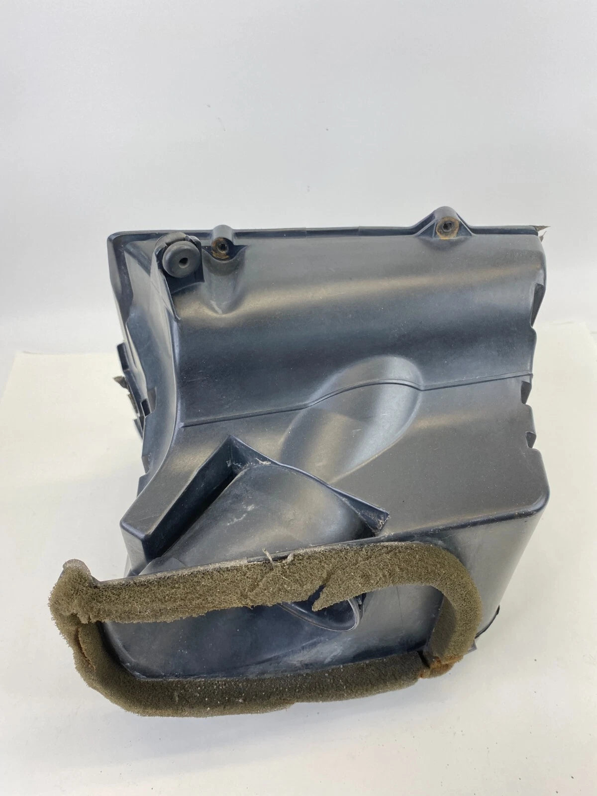 2006 2007 PONTIAC GRAND PRIX 3.8L V6 AIR CLEANER INTAKE BOX LOWER HOUSING COVER