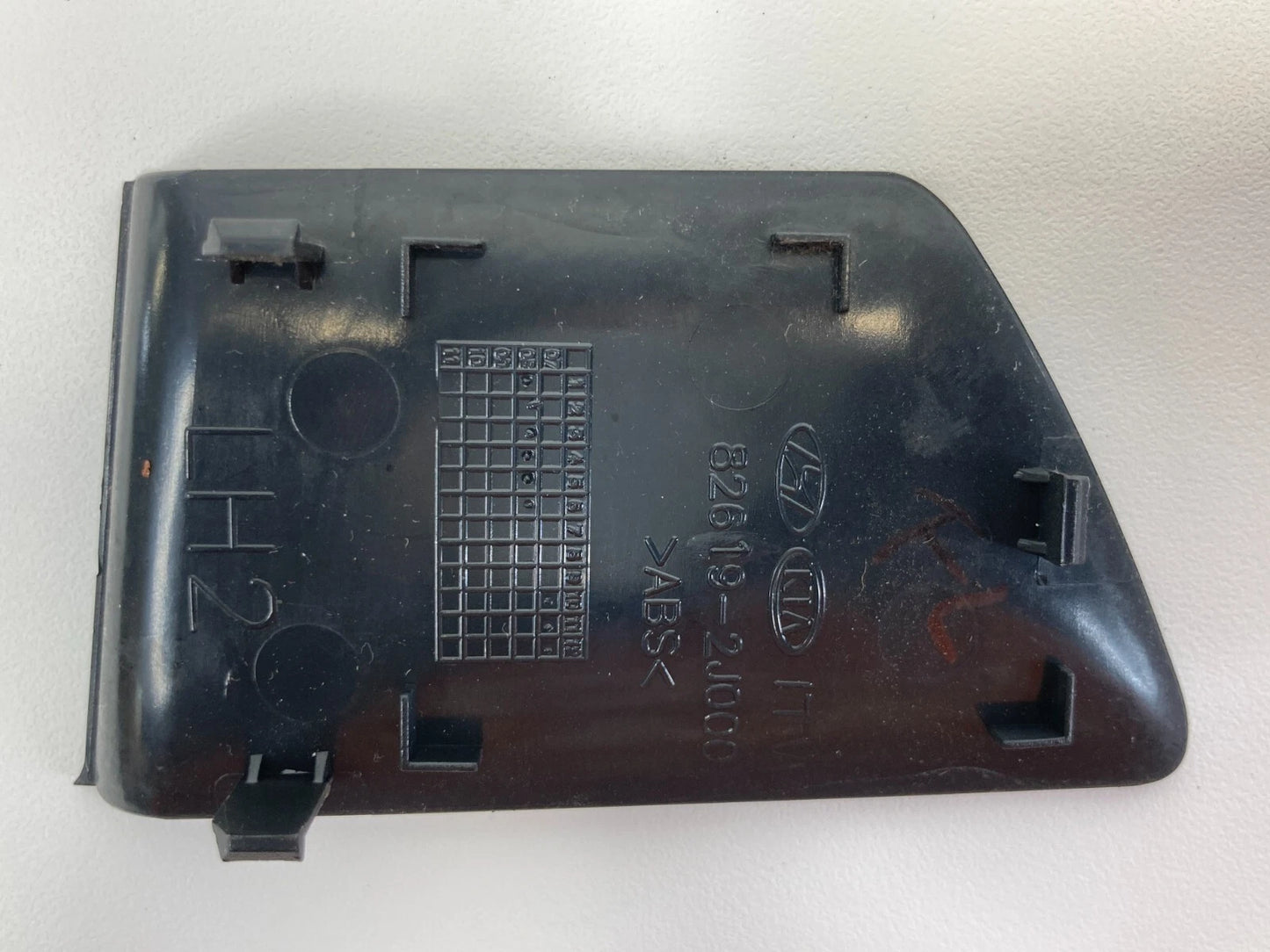 2009 KIA BORREGO FRONT LEFT SIDE INTERIOR DOOR HANDLE SCREW COVER CAP 826192J000