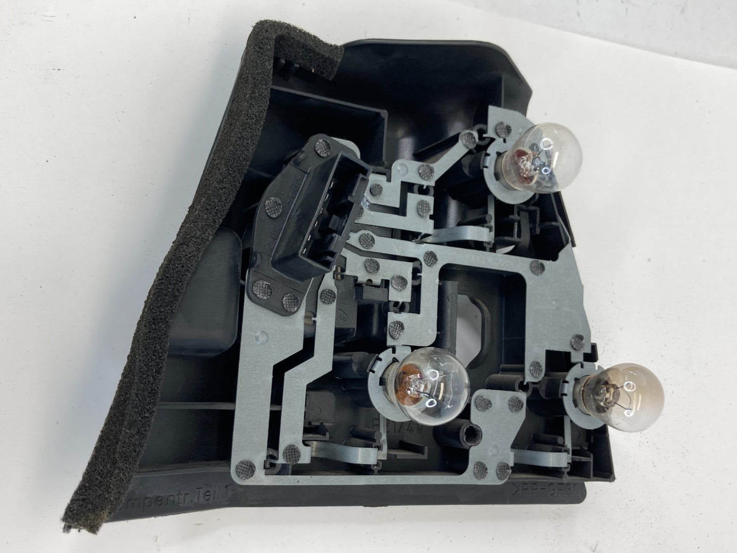 1999 2000 BMW 323i Sedan Rear Right Tail Light Carrier Bulb Holder 63218383100