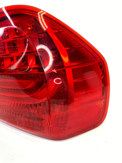 2009 2010 2011 BMW 328i 328i xDrive Right Passenger Outer Tail Light Taillight