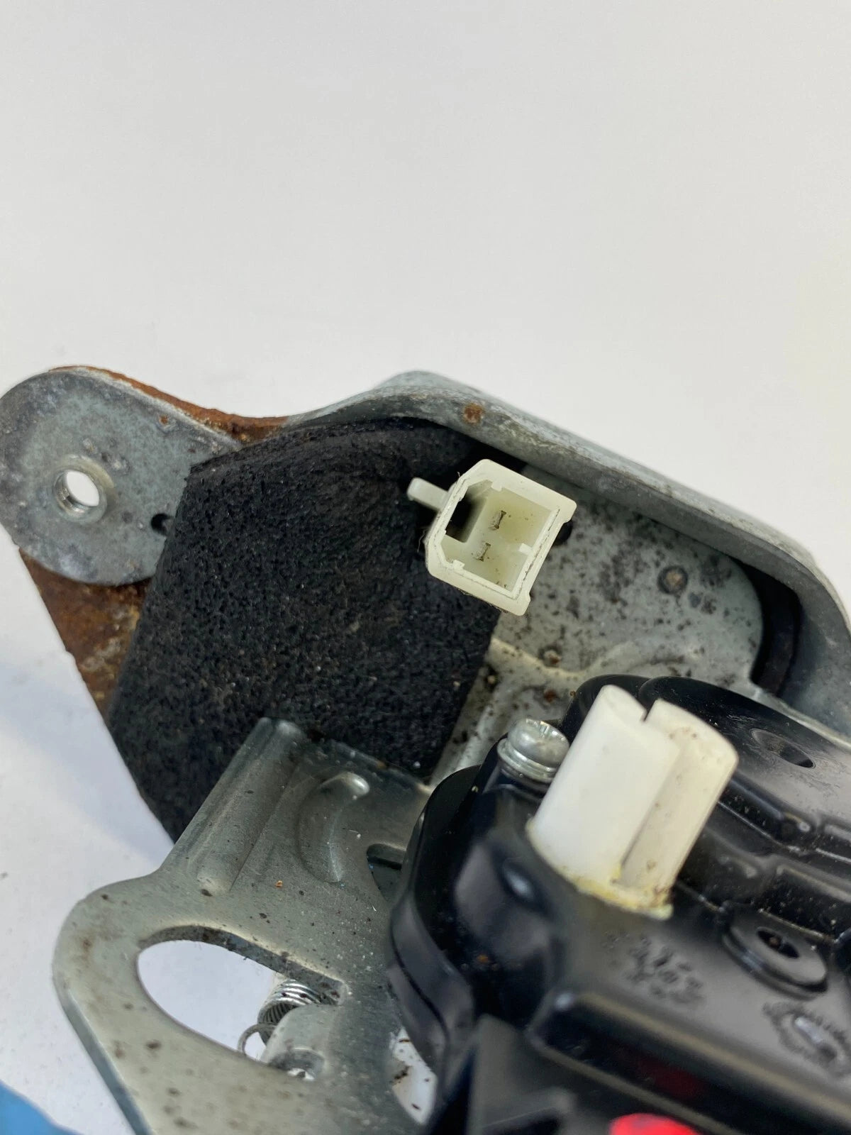 2009 2010 DODGE JOURNEY REAR TRUNK LIFTGATE LOCK LATCH ACTUATOR RELEASE OEM