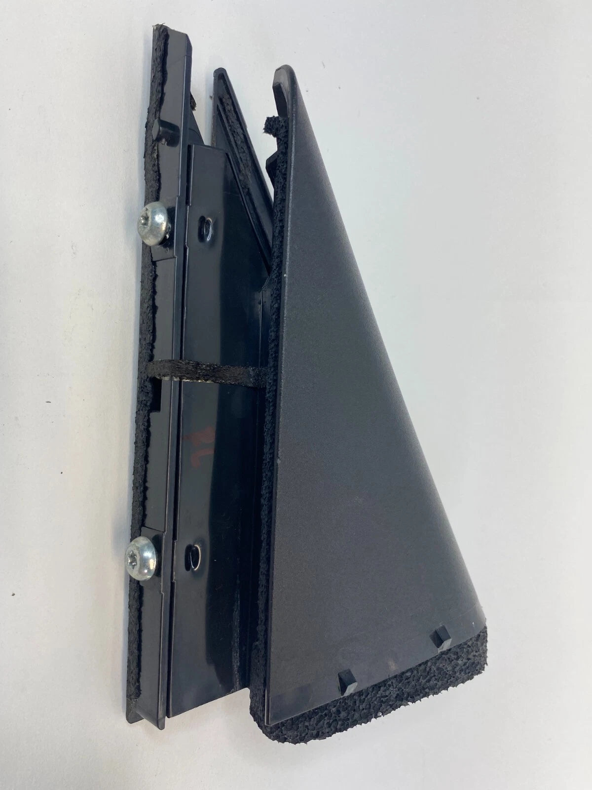 2008-2013 NISSAN ROGUE REAR LEFT SIDE DOOR CORNER WINDOW GLASS COVER CHANNEL OEM