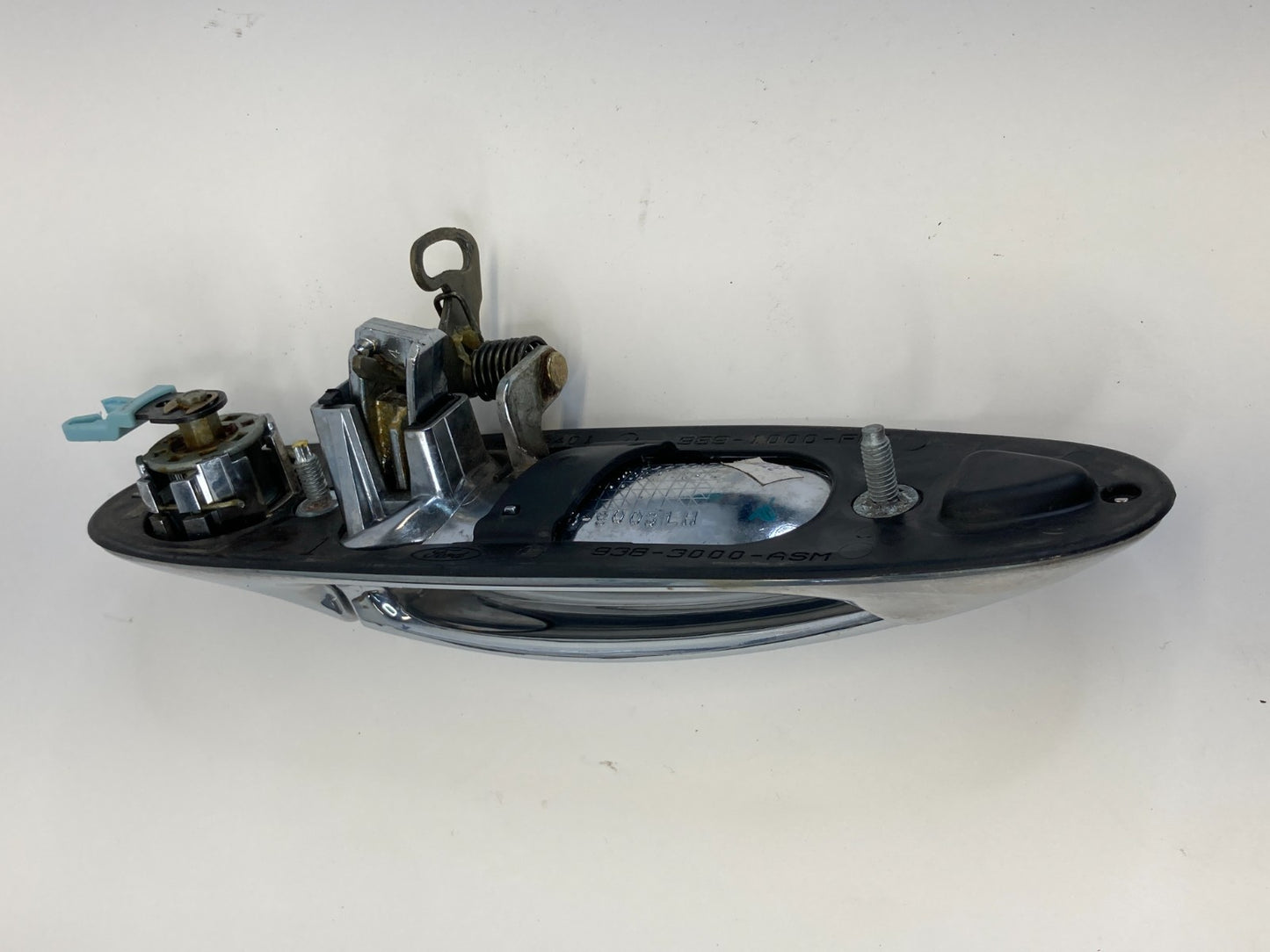 1998-2002 Lincoln Town Car Front Left Exterior Door Handle Assy 938-3000-ASM OEM