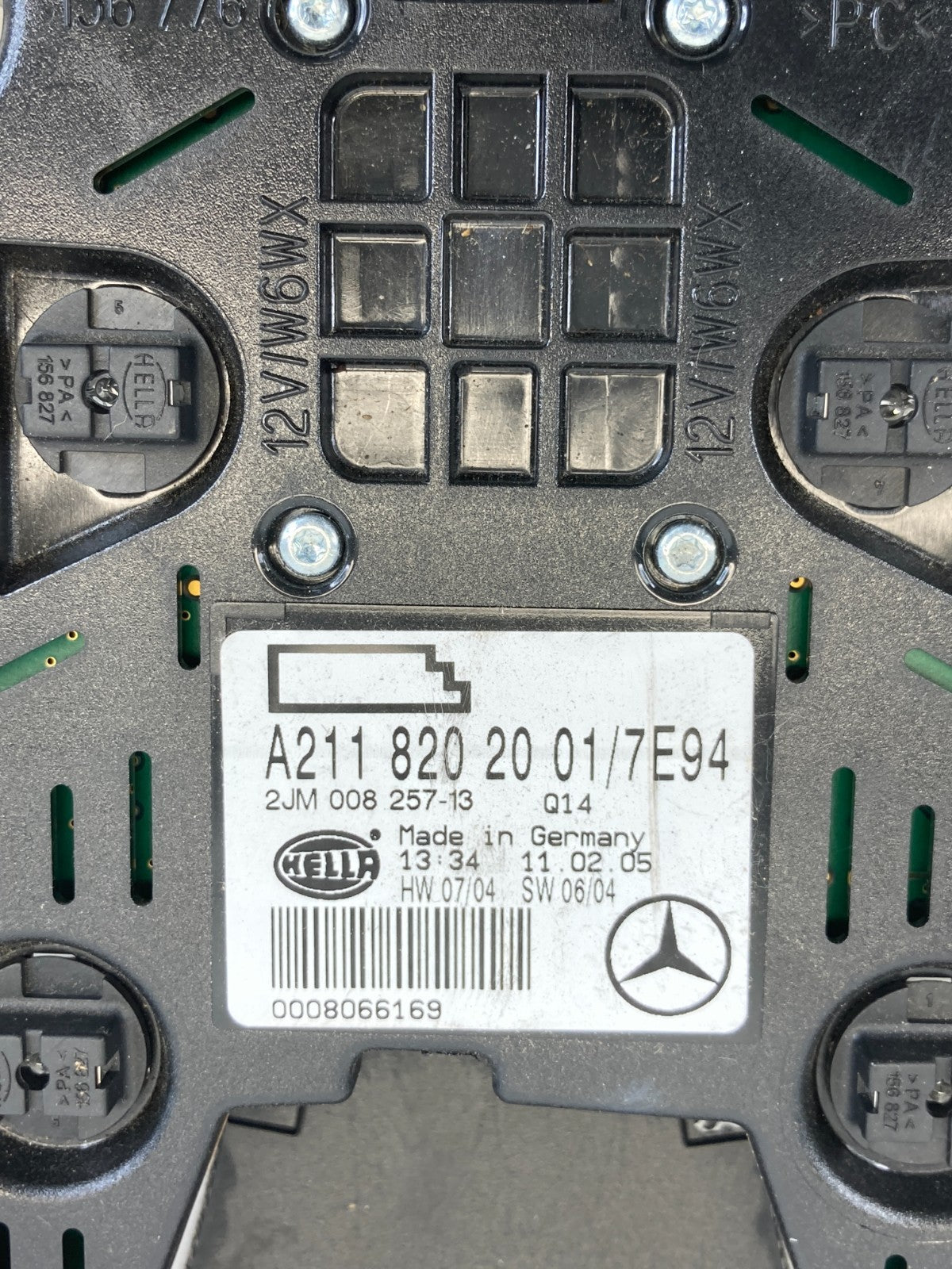 2006 Mercedes-Benz CLS500 Rear Overhead Dome Reading Light Lamp A211-820-20-01