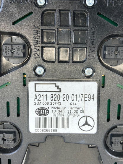 2006 Mercedes-Benz CLS500 Rear Overhead Dome Reading Light Lamp A211-820-20-01