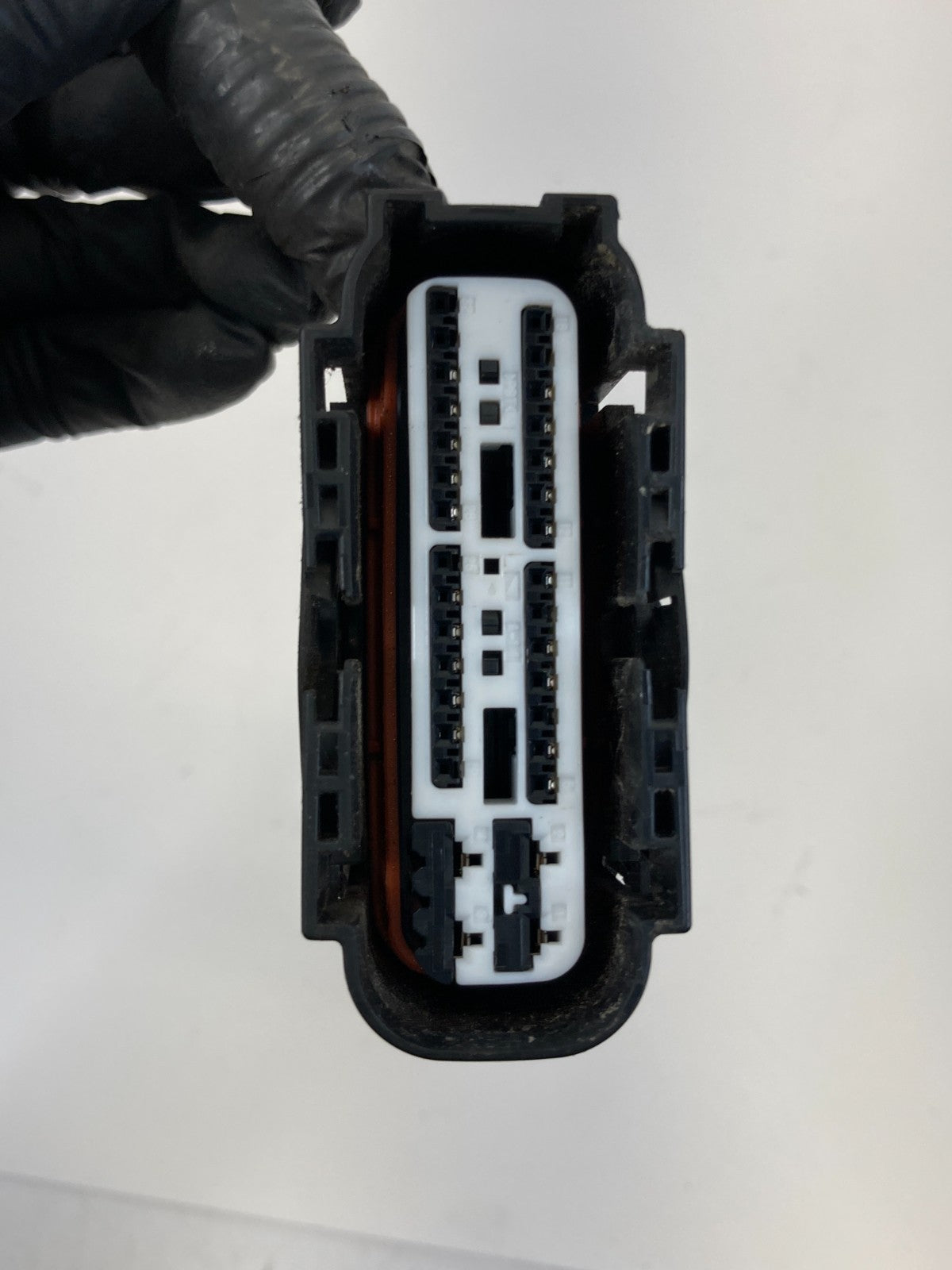 14 15 Nissan Rogue Select 2.5L FWD AT ABS Anti Lock Brake Pump Plug Connector