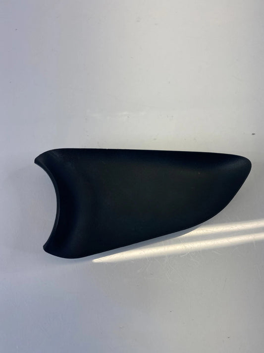 09 10 PONTIAC VIBE 09-13 MATRIX FRONT RIGHT INNER DOOR HANDLE BEZEL CAP COVER
