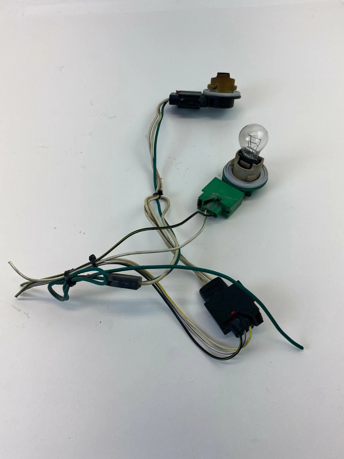 2010 CHRSYLER TOWN & COUNTRY REAR WIRING HARNESS TAIL LIGHT TAILLIGHT ASSY OEM