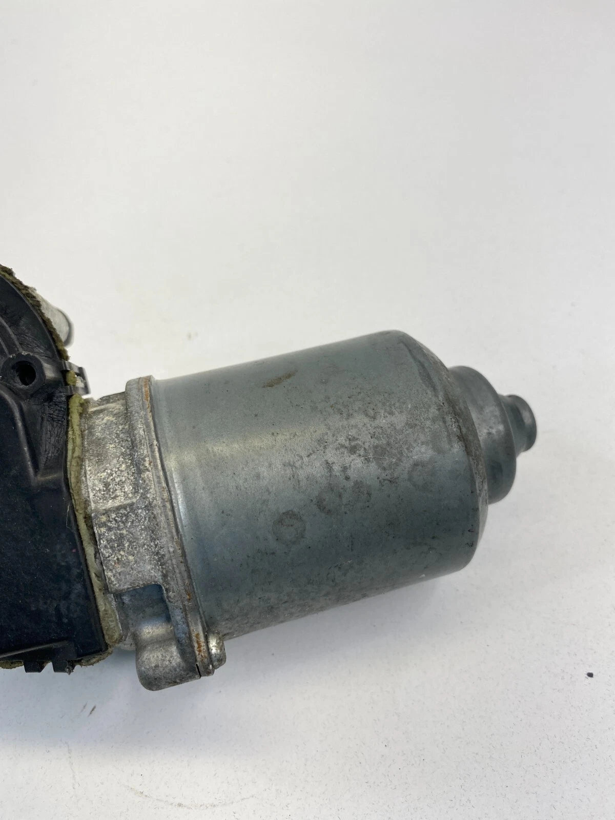 2009-2013 TOYOTA MATRIX FRONT WINDSHIELD WIPER MOTOR ASSEMBLY OEM 85110-02250