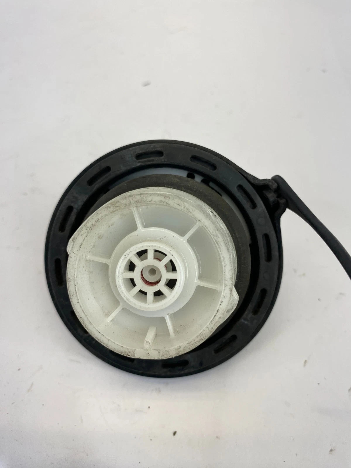 2005-2020 KIA OPTIMA 10-24 SOUL FUEL FILLER TANK CAP GAS LID COVER W TETHER OEM