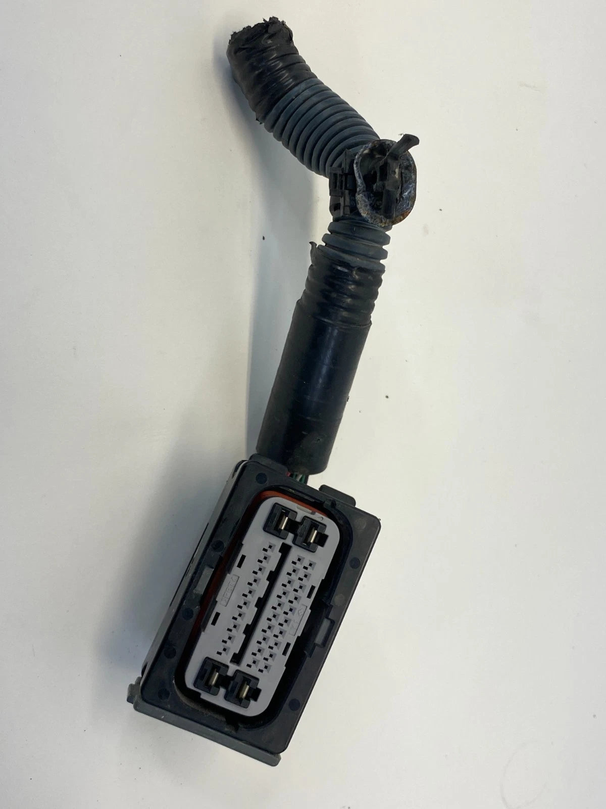 11-18 TOYOTA YARIS 1.5L HATCHBACK ABS ANTI LOCK BRAKE PUMP PLUG CONNECTOR OEM