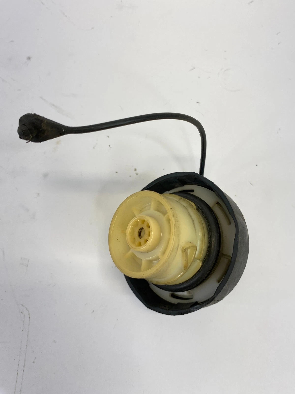 02 03 04 05 06 07 JEEP LIBERTY 3.7L FUEL FILLER DOOR TANK CAP GAS LID COVER OEM