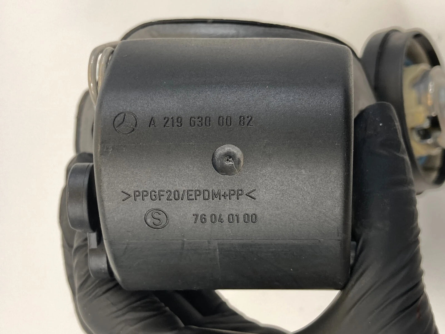 06-11 MERCEDES CLS500 FUEL FILLER TANK DOOR GAS LID W/ CAP UNIT A2105849717 OEM