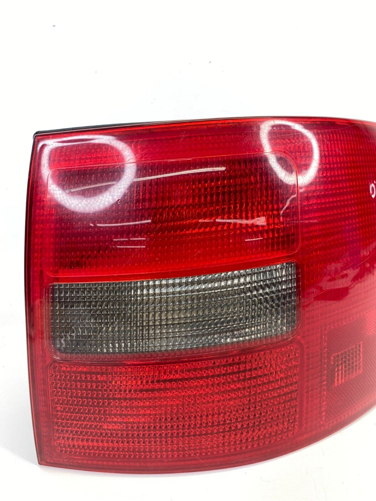 1999-2001 Audi A6 Quattro Rear Right Side Tail Light Taillight 4B9-945-096-C