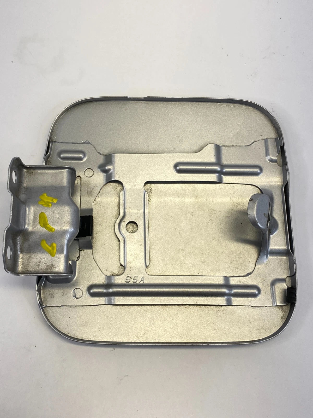 2001-2005 HONDA CIVIC SEDAN GAS TANK FUEL FILLER DOOR LID COVER ASSEMBLY