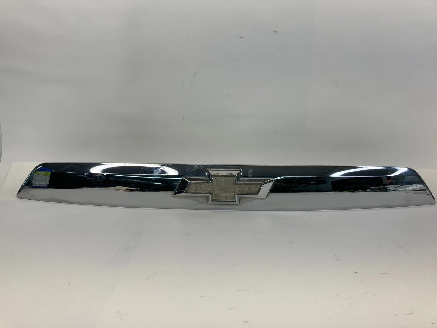 2010-2015 CHEVY EQUINOX LIFTGATE CENTER APPLIQUE MOLDING W/O CAMERA 20879489 OEM