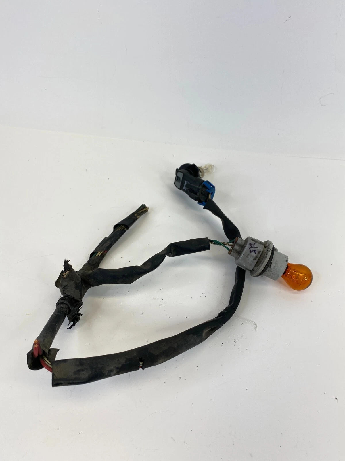 2003 2004 TOYOTA COROLLA FRONT RIGHT SIDE HEADLIGHT HEADLAMP WIRE SOCKET OEM