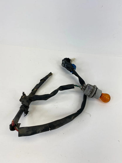 2003 2004 TOYOTA COROLLA FRONT RIGHT SIDE HEADLIGHT HEADLAMP WIRE SOCKET OEM