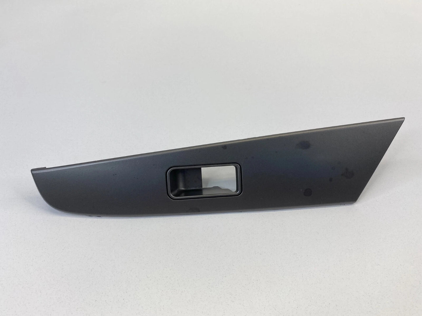 2004-2009 MAZDA 3 MAZDA3 REAR RIGHT DOOR POWER WINDOW SWITCH BEZEL B37F-68-5L1