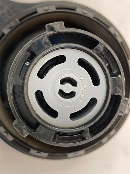 98-04 LINCOLN NAVIGATOR 97-04 FORD EXPEDITION FUEL FILLER TANK GAS LID COVER CAP