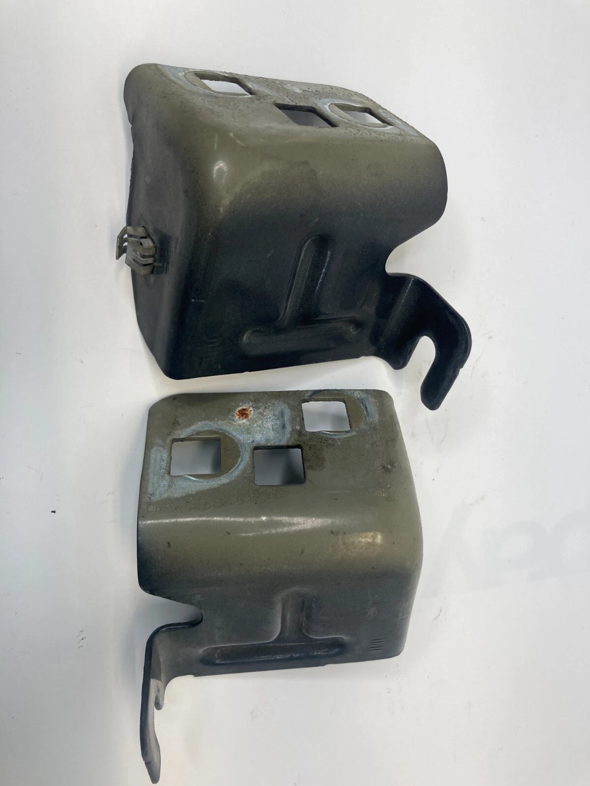 2013-2015 CHEVROLET MALIBU HEADLIGHT MOUNT BRACKET LH RH OEM FACTORY 22801844