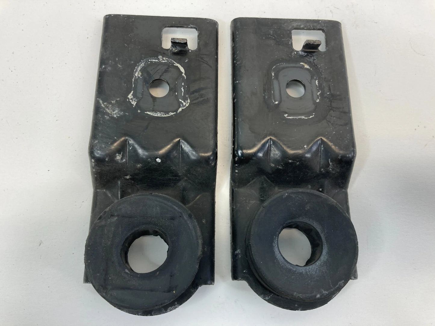 1998-2002 LINCOLN TOWN CAR MOUNT RADIATOR BRACKET MOUNT PAIR SET OEM