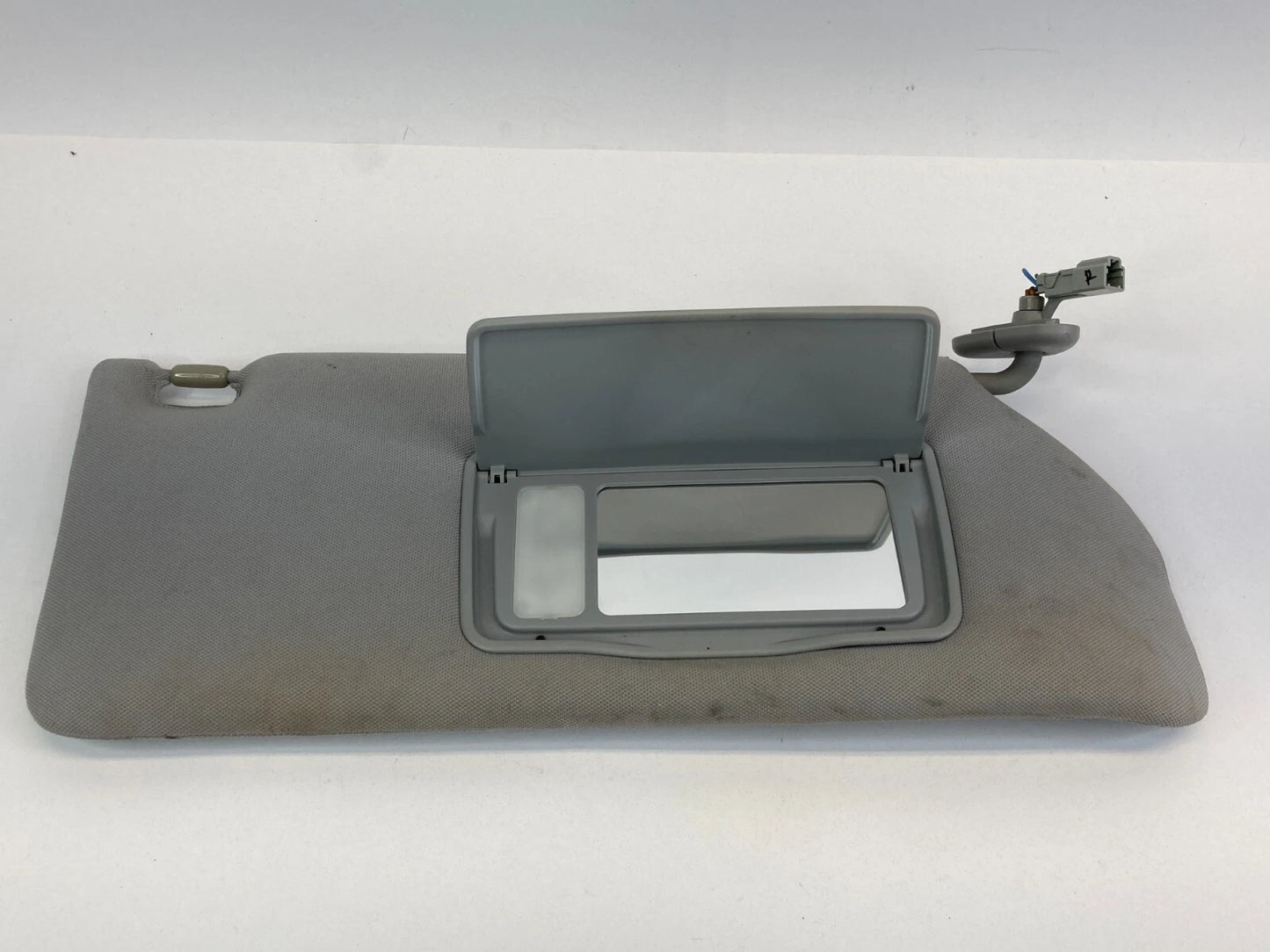 05-07 HONDA ODYSSEY RIGHT PASSENGER SIDE SUNVISOR SUN VISOR SHADE W/ LIGHT OEM