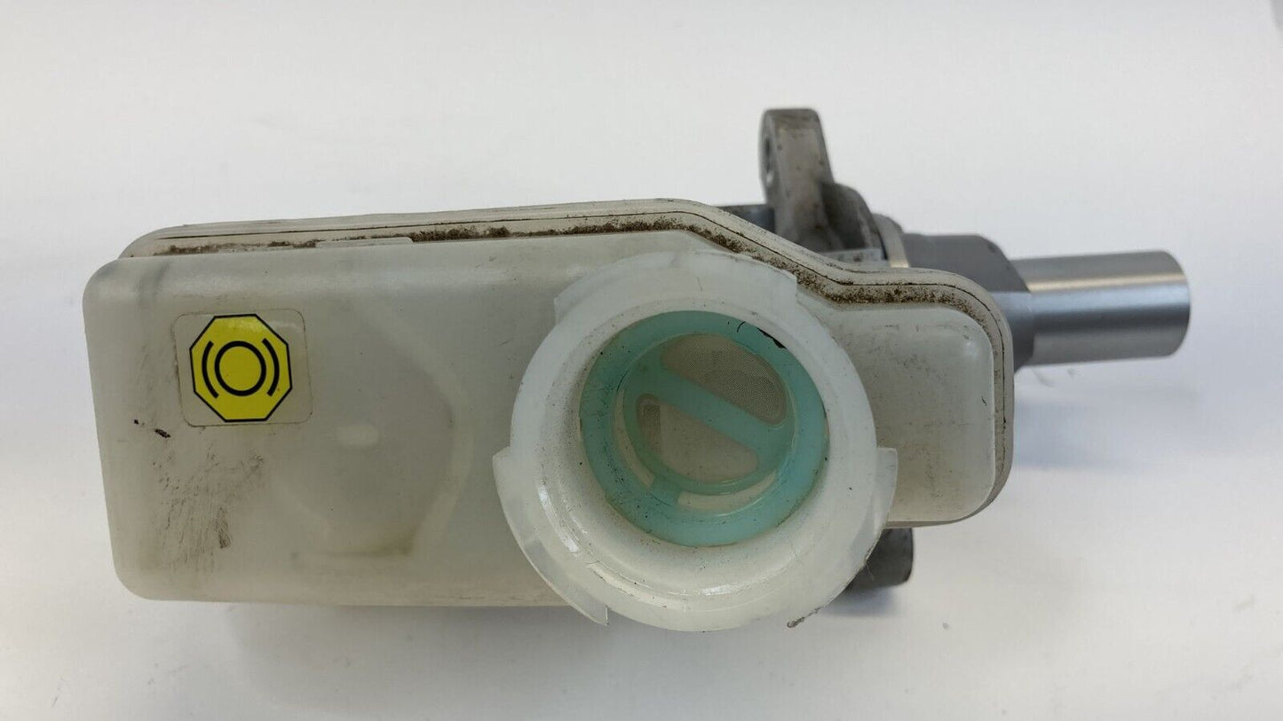 2008-2013 Infiniti G37 Brake Master Cylinder w Reservoir 0204223184 OEM