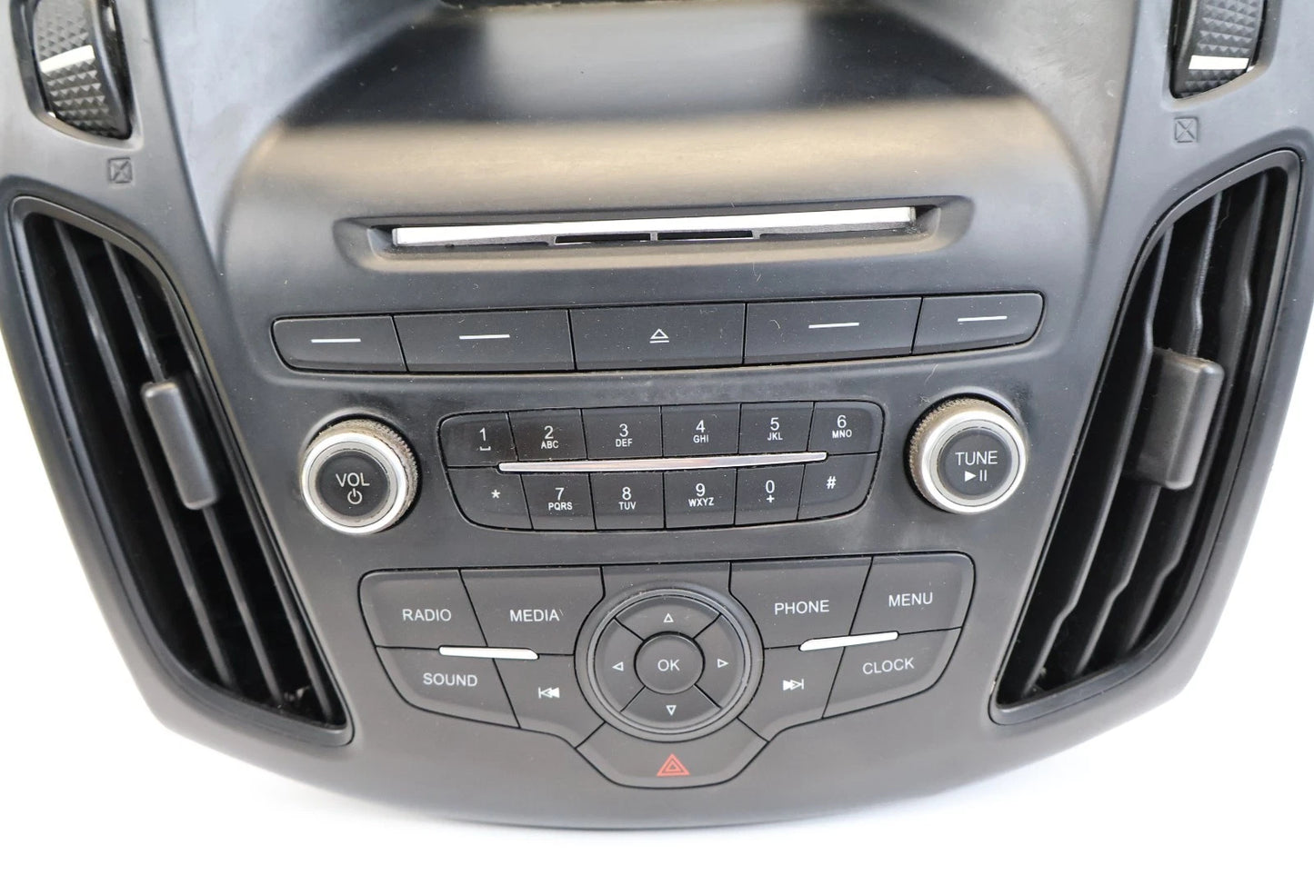 2015-2018 FORD FOCUS RADIO CONTROL PANEL FACEPLATE W/ AIR VENTS F1EB-18835-ME3JA