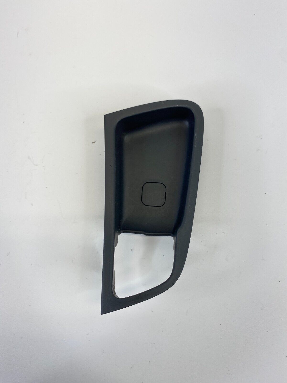 12-17 Hyundai Accent Rear Right Inner Door Handle Cover Bezel Trim 82621-RB000