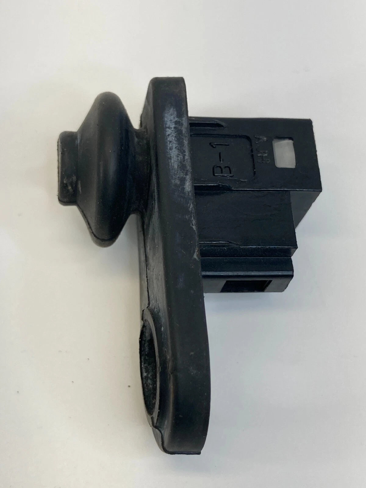 2001-2006 HYUNDAI ELANTRA REAR LEFT DOOR JAMB AJAR LIGHT CONTROL SWITCH OEM